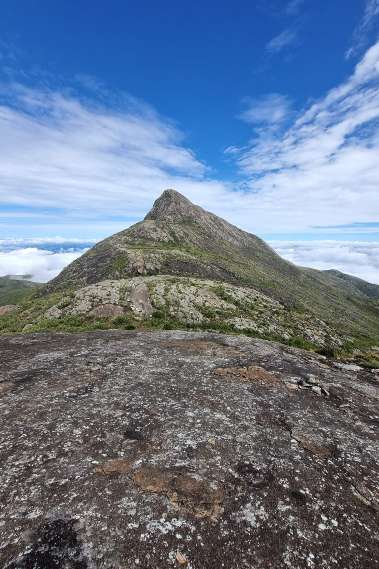 Pico da Bandeira - Pico Cristal - Alto Caparaó - vale encantado - trilhas sp (5)