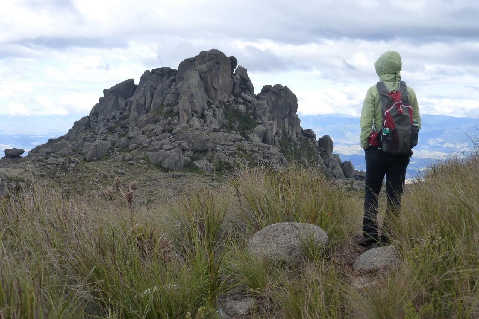 Couto x prateleiras - itatiaia - montanha - nativa ecotrilhas (1)