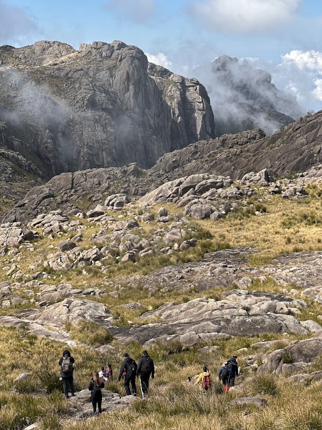 TRAVESSIA COUTRO X PRATELEIRAS - MORRO DO COUTO - BASE PRATELEIRAS - ITATIAIA - TRILHAS SP - NATIVA ECOTRILHAS (13)