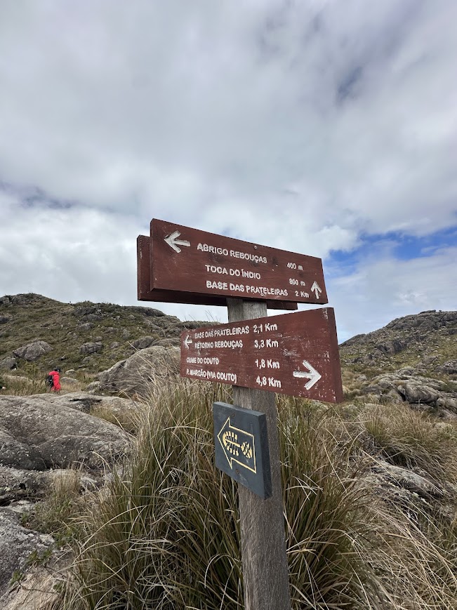 TRAVESSIA COUTRO X PRATELEIRAS - MORRO DO COUTO - BASE PRATELEIRAS - ITATIAIA - TRILHAS SP - NATIVA ECOTRILHAS (15)