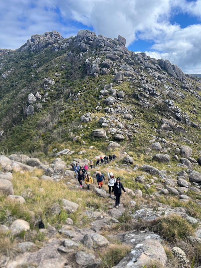 TRAVESSIA COUTRO X PRATELEIRAS - MORRO DO COUTO - BASE PRATELEIRAS - ITATIAIA - TRILHAS SP - NATIVA ECOTRILHAS (23)