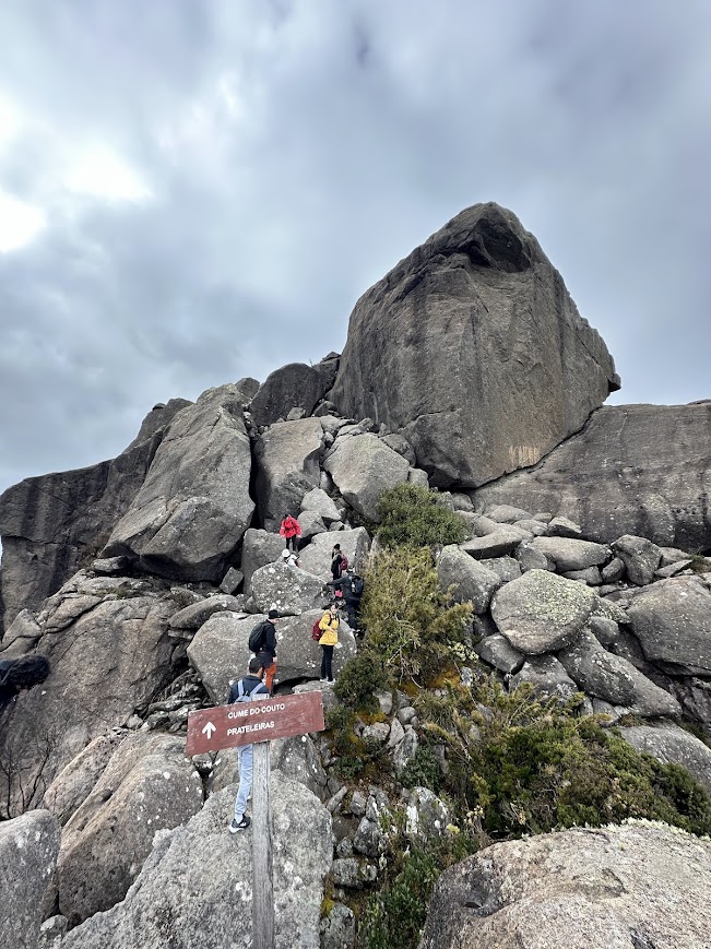 TRAVESSIA COUTRO X PRATELEIRAS - MORRO DO COUTO - BASE PRATELEIRAS - ITATIAIA - TRILHAS SP - NATIVA ECOTRILHAS (5)
